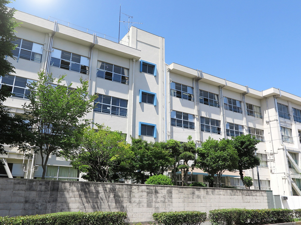 行政や学校と連携しながら子どもたちを支えています